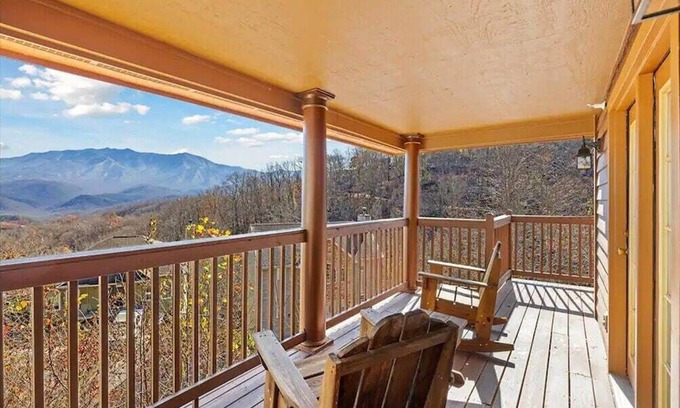 Chalet Village Cabin | Huge 4BD w/Views! Hot Tub + Theater Room & more