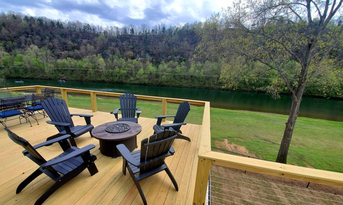 Flippin House | Huge 5/4 with 5 acres. Privacy and the best river access! 3D and Aerial Tour!