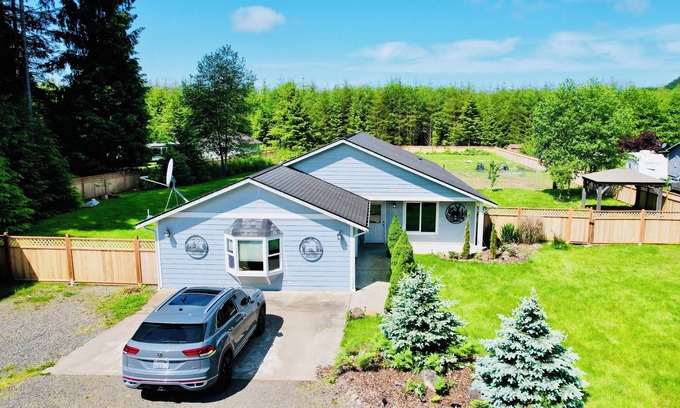 Forks House | Huge 6-Bedroom Home with Arcade Room – Perfect for Big Families or Groups!