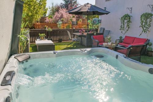 Hailsham Villa | Huge 8 Bed Manor House with Hot Tub, Cinema Room, Games Room