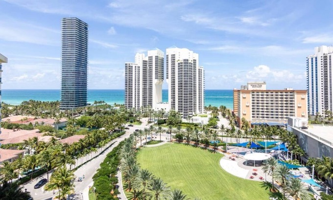 Sunny Isles Beach Condo | Huge Apartment on 15th Floor With Amazing View