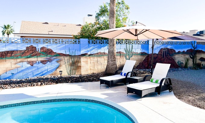 Country Meadows House | Huge Backyard, Private Yard, Heated Pool $