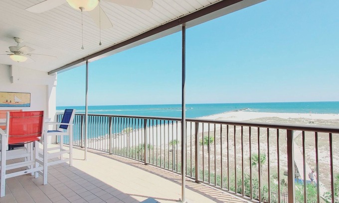 Orange Beach Condo | Huge Balcony with Direct Gulf View! Watch the boats in the Pass! Wifi