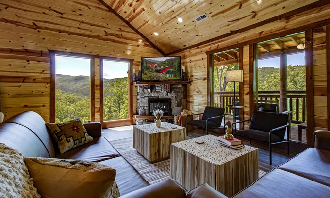 Chalet Village North Cabin | Huge Cabin w/Pool Table, Hot Tub, Pool, Theater & a VIEW! Close to Gatlinburg
