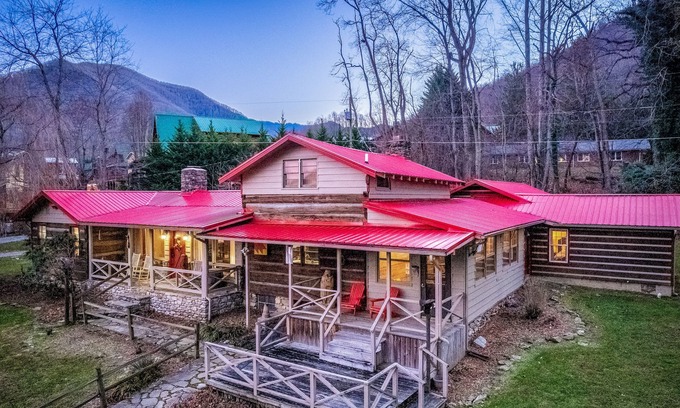 Maggie Valley Cottage | Huge Cabin with Game Room, Front Porch, WiFi & Wood-Burning Fireplace