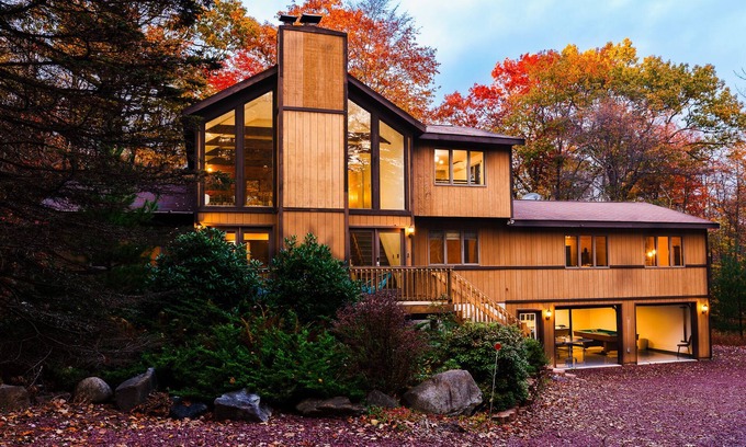 Lake Harmony Ski Chalet | Huge Dining Table, Full Game Room, Barrel Sauna, 3,000 sqft, Firepit, Secluded