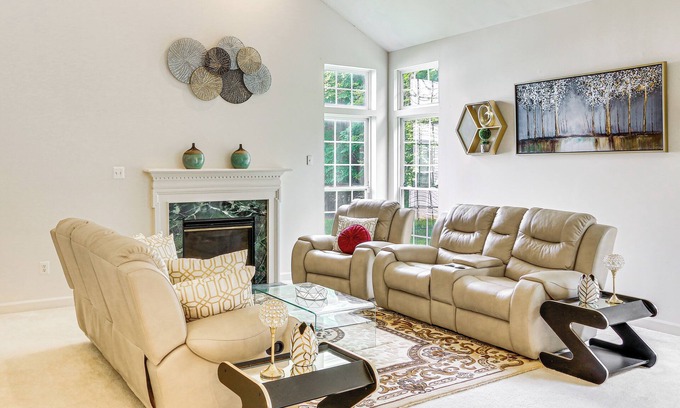 Robinwood House | Huge Hagerstown Home w/Deck ~ 4 Mi to Downtown!