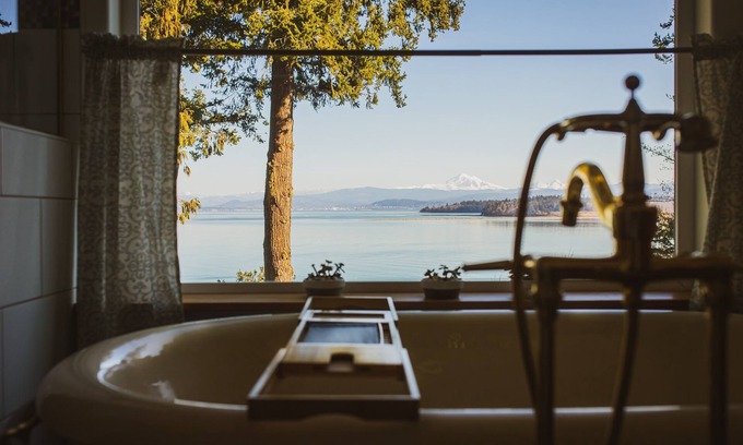 Lummi Island House | HUGE House-Ocean Views-Hot tub!-pet friendly