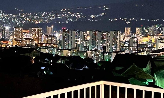 Novo Sarajevo House | Huge House With the Best View + Garage and Garden, AC and 3 Bathrooms