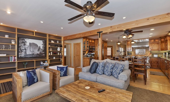 Big Bear Lake House | HUGE LAKE LODGE-6/4-5 KING BEDS! LAKE VIEWS! 2 KAYAKS, WEEKLY DISCOUNTS! #5709