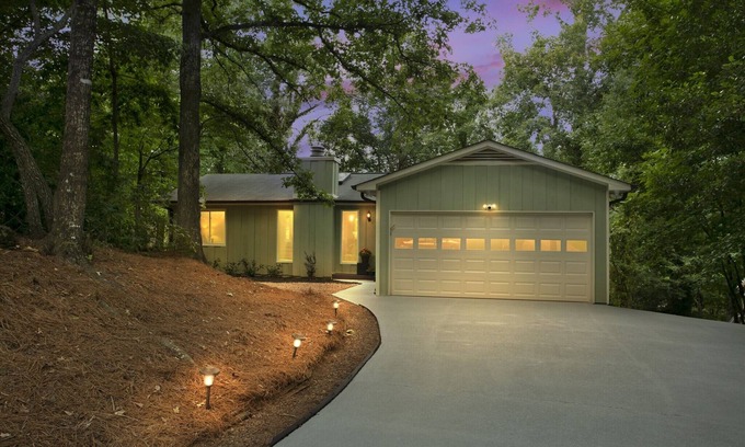 Gainesville House | Huge Lakefront, Pvt Dock, King bed, Pets Ok