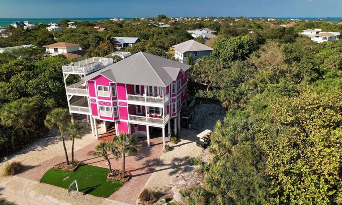 North Captiva House | HUGE LUXE HOUZ/ELEVATOR/PRIVATE POOL&BEACH ACCESS/+ CLUB AMENITIES/PETS/2CARTS!