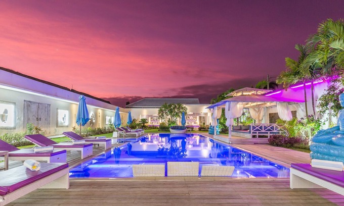 Sunset Road Villa | HUGE MODERN STAFFED VILLA, HUGE 17M PRIVATE POOL, CATERING, SEMINYAK