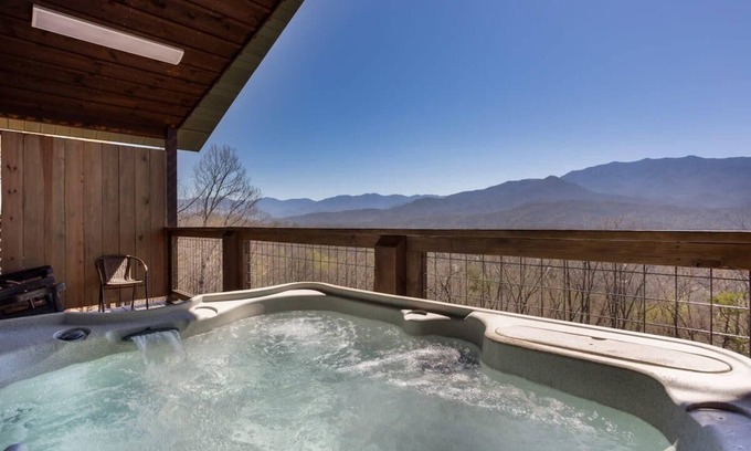 Gatlinburg - Pigeon Forge Cabin | Huge Mt. LeConte Views/Gatlinburg