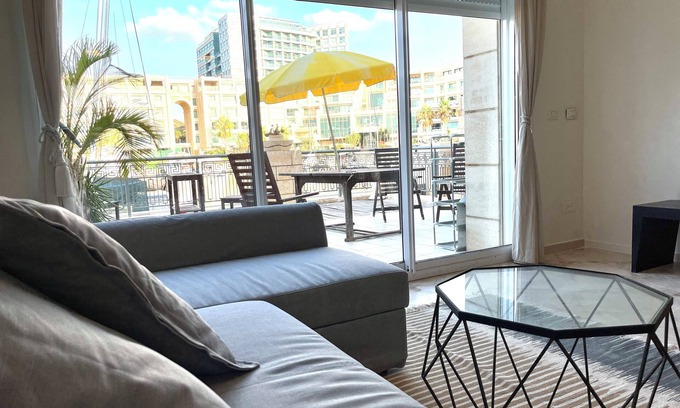 Herzliya Pituach Apartment | Huge patio apt in Herzlia