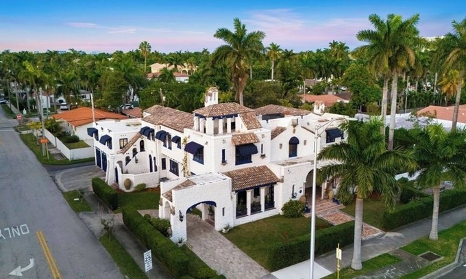 Hollywood Lakes House | Huge Pool | 6 Br Mansion | 16 People | Near Beach