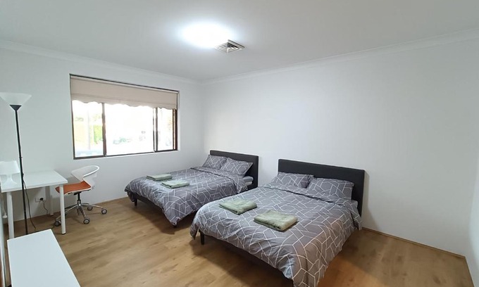 Merrylands House | Huge Studio Room in Spacious Merrylands House M1