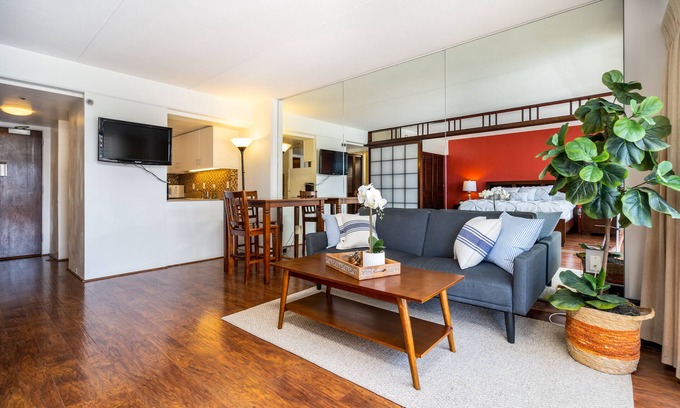 Waikiki Apartment | Huge Studio Unit with Lagoon View! #934