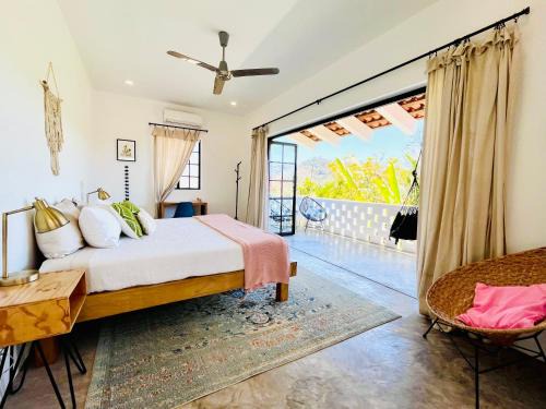 San Francisco Apartment | HUGE Suite! King Bed, Air Conditioning, Pool, Fast Wifi - Sol at Casa Calavera
