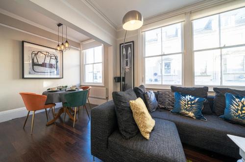 Royal Tunbridge Wells Apartment | Huge Town Centre 2 Bed Flat with Free Parking
