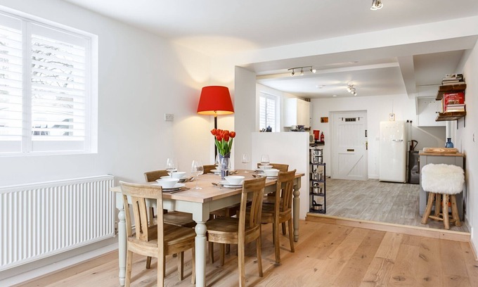 Corfe Castle Village Cottage | Hugely popular cottage within walking distance of castle