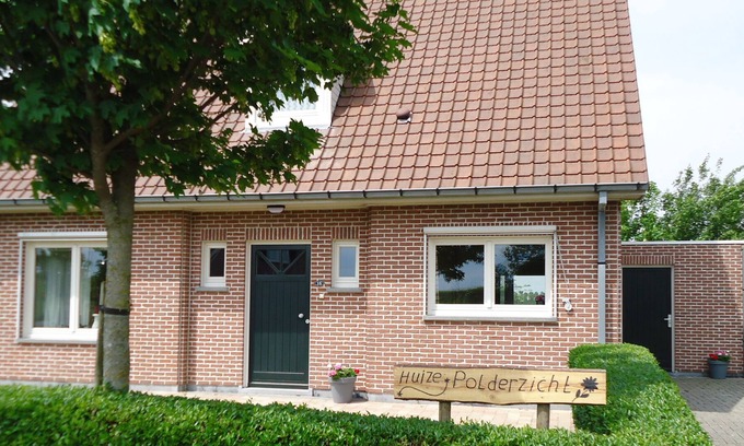 Battenoord House | “Huize Polderzicht” ligt op Goeree-Overflakkee ca 50 meter v.h. Grevelingenmeer.