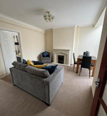 Hull House | Hull House - Spring bank West - fridge freezer, Washing machine, sleeps 8