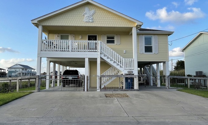 Rockport House | Hummingbird Festival! Intercoastal water view! Pets OK! Free WIFI!