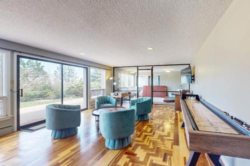 Broadmoor House | Hummingbird Haven