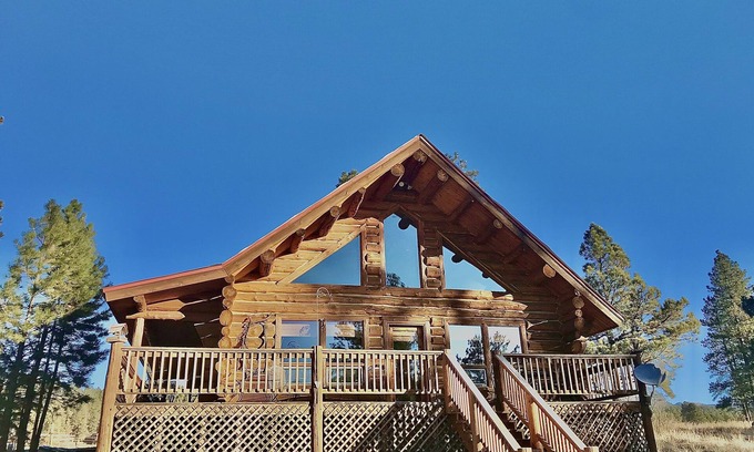 San Juan River Village Cabin | Hummingbird Haven/Cozy Log Cabin/Skiing/Free WiFi