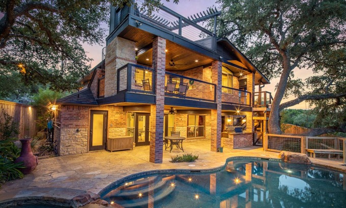 Canyon Lake House | Hummingbird Hideaway - Canyon Lake Waterfront with pool and hot tub!