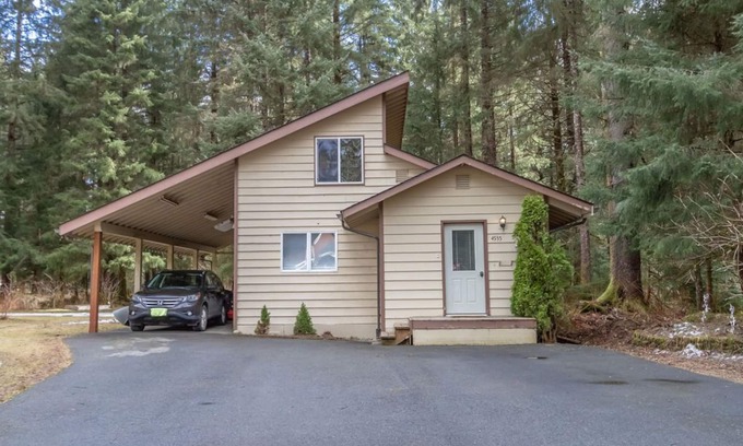 Juneau House | Hummingbird Hideaway