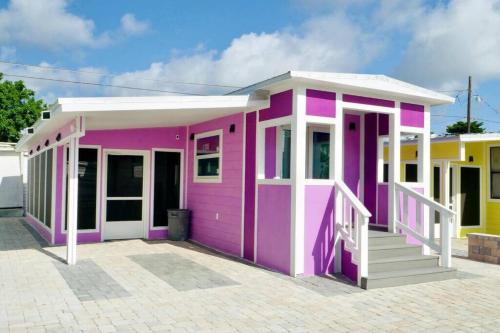 Southgate House | Hummingbird House New & Cozy