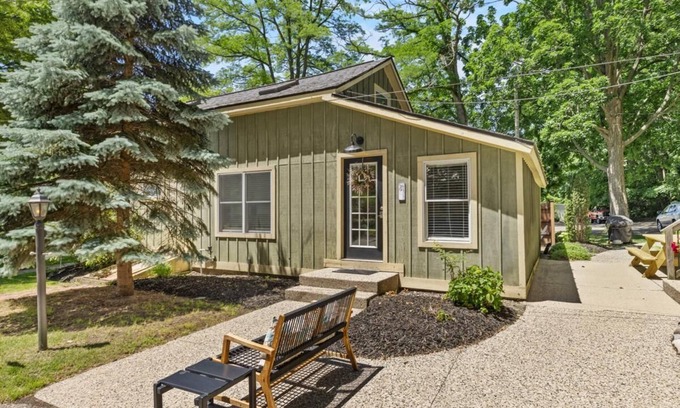 Saugatuck Apartment | Hummingbird - One Bedroom Apartment, Sleeps 2