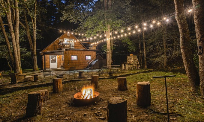 North Fork House | Hungry Mother Island. A unique cabin retreat. In State Park, Back of the Dragon