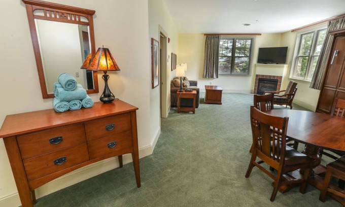 Hunter Condo | Hunter Mountain 1BR Suite | Jacuzzi & Fireplace