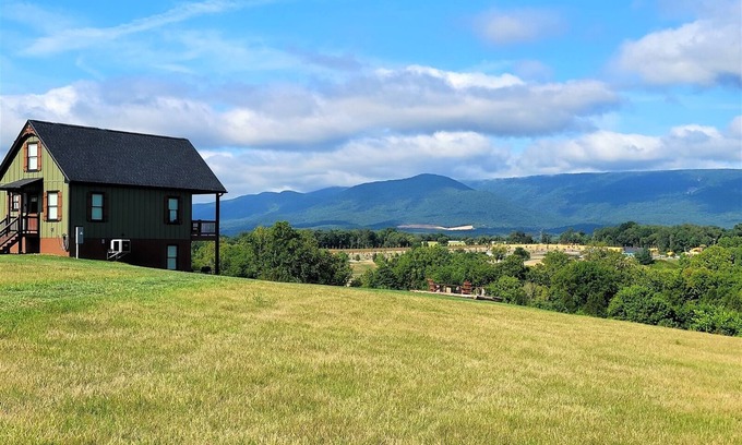 Luray House | Hunter`s Haven | 3 Bed, 2 Bath