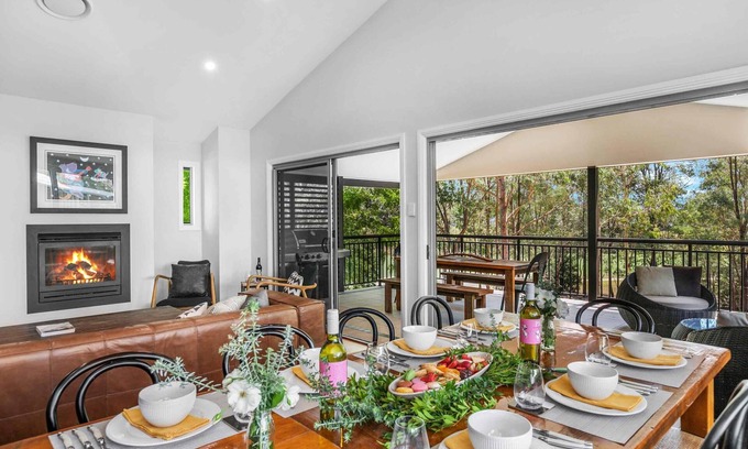Pokolbin House | Hunter Treehouse - Gorgeous golf course getaway, at The Vintage Resort