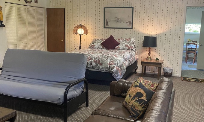 Tippecanoe Cabin | Hunting in groups early fall or a summer family vacation ? this is perfect!