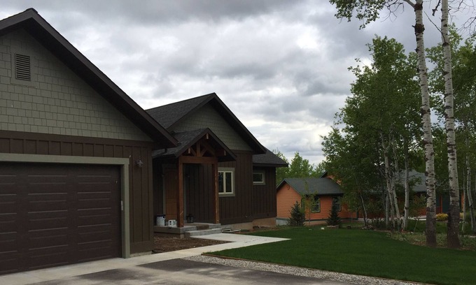 Star Valley Ranch House | Hunting, snow or water sports, hiking, or gateway to the Tetons. We are it!