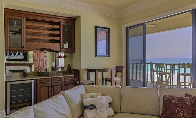 Miramar Beach Apartment | Huntington by the Sea 502 - Gulf Front Penthouse, Free Beach Service, Pool!