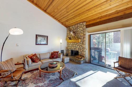 Lakeshore Apartment | Huntington Lake Condo 92