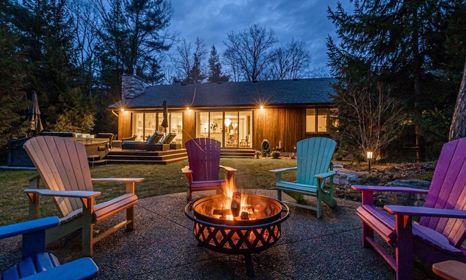 Grand Bend Cottage | Huron Woods Holiday House-High End Luxury!