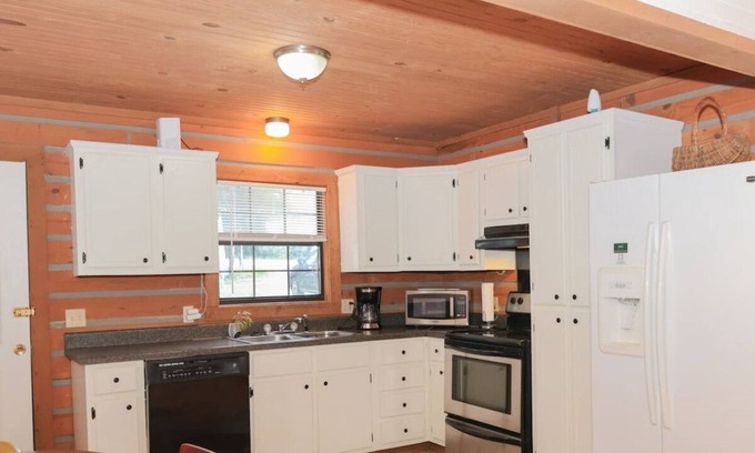 Oxford House | Hurricane Hideaway - Cabin 6