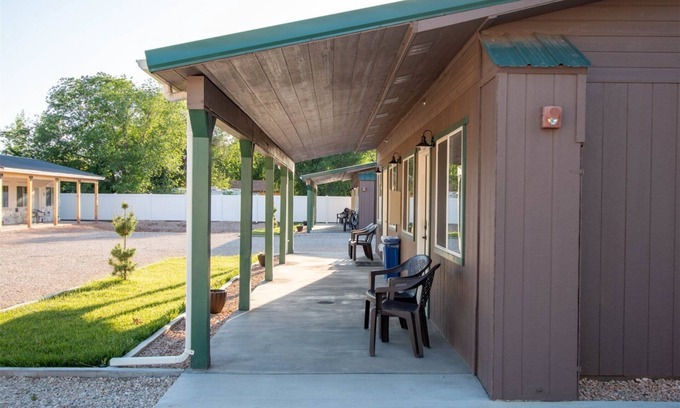 Hurricane Hotel | Hurricane Hideaway Lodging