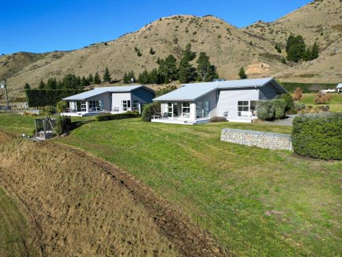 Hurunui House | Hurunui River Retreat - Flax Cottage