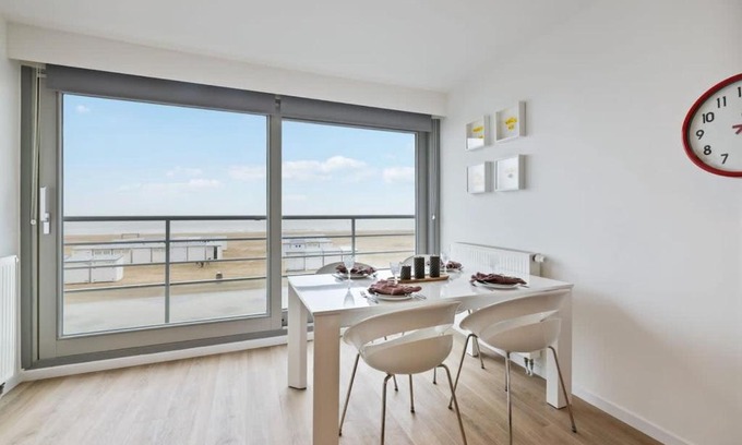 Duinbergen Apartment | Huswell - Apartment with frontal sea view in Knokke
