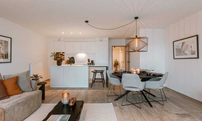 Ostend City Centre Apartment | Huswell - Beautiful apartment overlooking the marina with parking