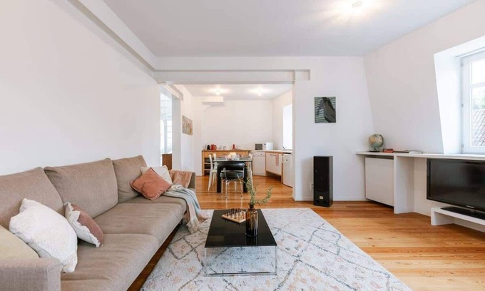 Ghent Apartment | Huswell - Central 'The Crown' apartment in Ghent