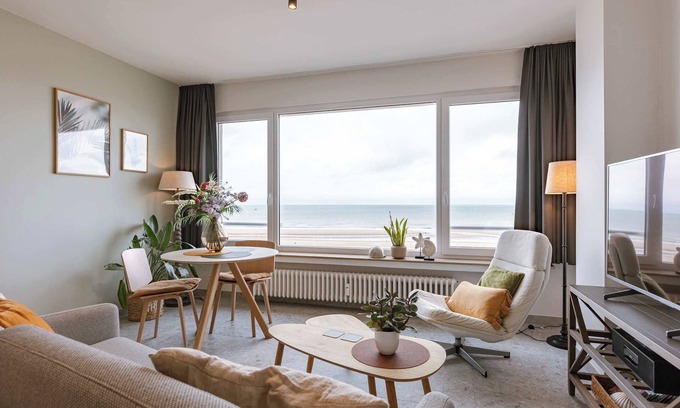 Ostend City Centre Apartment | Huswell - Charming studio in the centre of Oostende with sea view